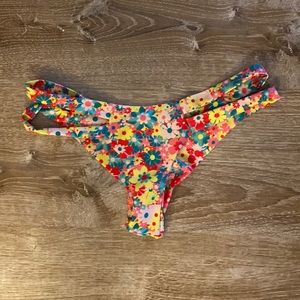 Blackbough very cheeky flower print bikini bottoms - Medium. Never Worn.